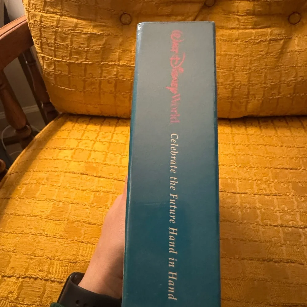 Walt Disney World 2000 Collectible Photo Book